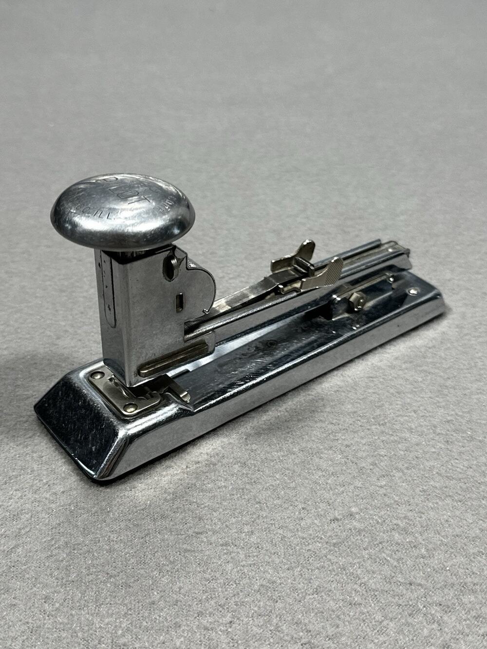 Vintage c. 1936–1940 Pilot Model 402 Heavy Duty Stapler – Made in USA